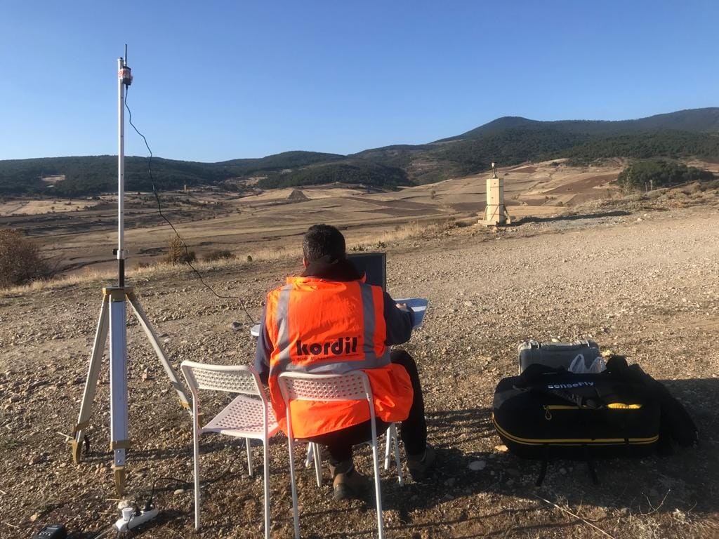 Preparing to collect photogrammetric data in the field