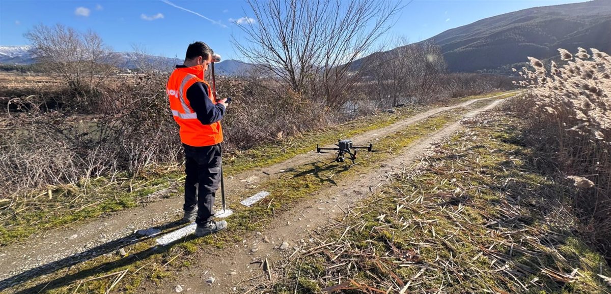 Kordil personelinin kırsal alanda GNSS ve drone ile haritalama saha çalışması