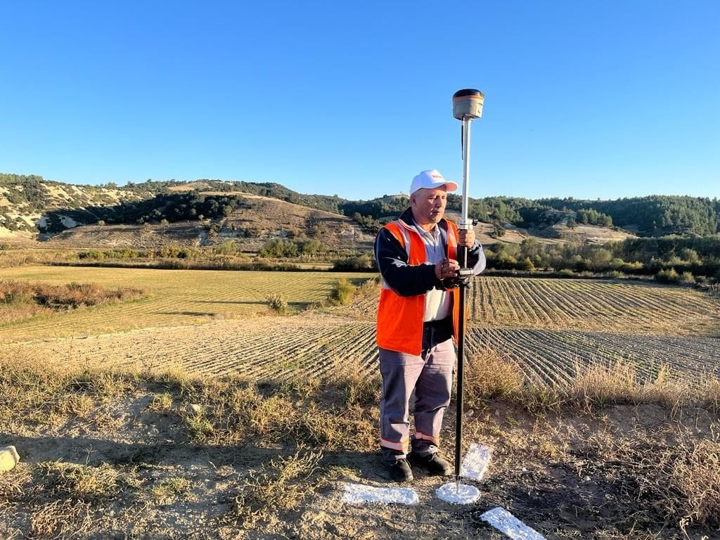 Measuring a photogrammetry ground control point with GNSS