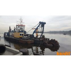 Çalışma sahasında ekskavatör veya tarama ekipmanı