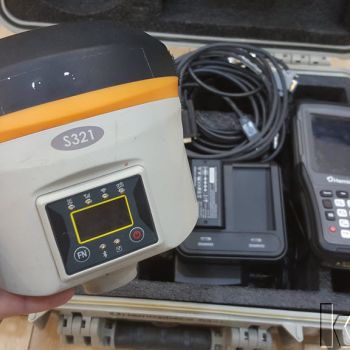 Hemisphere S321 GNSS Seti (2 adet, sabit ve gezici) — Taşıma çantasında GNSS ölçüm seti ve aksesuarları