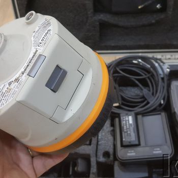 Hemisphere S321 GNSS Seti (2 adet, sabit ve gezici) — Taşıma çantasında GNSS ölçüm seti ve aksesuarları