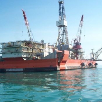 Deniz projesi sahasında ölçüm gemisi veya iş teknesi