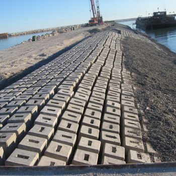 Beton kıyı koruma blokları ve yerleştirme çalışmaları