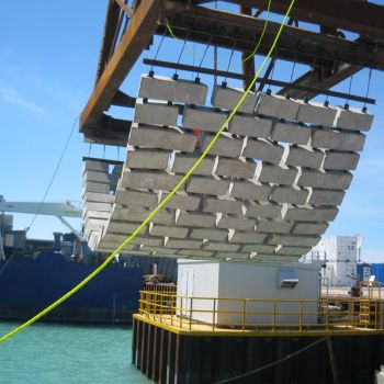 Beton kıyı koruma blokları ve yerleştirme çalışmaları