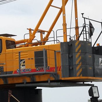 Deniz inşaatında kullanılan vinç veya kazık ekipmanı