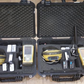 Topcon HiPer II GNSS Alıcıları (toplam 3 adet) — Taşıma çantasında GNSS ölçüm seti ve aksesuarları