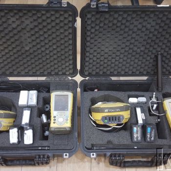 Topcon HiPer II GNSS Alıcıları (toplam 3 adet) — Taşıma çantasında GNSS ölçüm seti ve aksesuarları