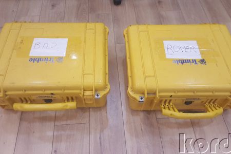 Trimble R8 Sabit ve Gezici + 35w UHF Set — Taşıma çantasında GNSS ölçüm seti ve aksesuarları
