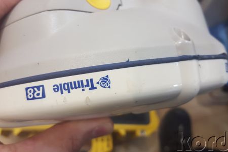 Trimble R8 Sabit ve Gezici + 35w UHF Set — GNSS ölçüm ekipmanı aksesuar detayı
