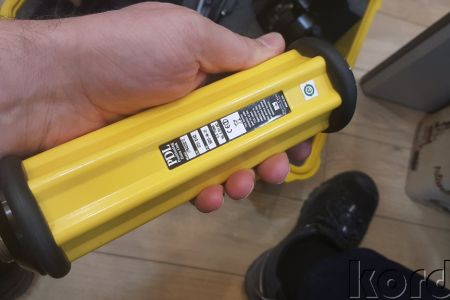 Trimble R8 Sabit ve Gezici + 35w UHF Set — GNSS ölçüm kontrol ünitesi ve el tipi ekipman