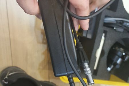 Trimble R8 Sabit ve Gezici + 35w UHF Set — GNSS ölçüm ekipmanı kabloları ve bağlantıları