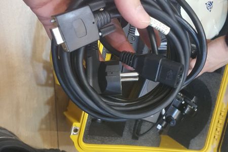 Trimble R8 Sabit ve Gezici + 35w UHF Set — GNSS ölçüm ekipmanı kabloları ve bağlantıları