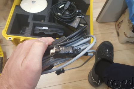 Trimble R8 Sabit ve Gezici + 35w UHF Set — GNSS ölçüm ekipmanı kabloları ve bağlantıları