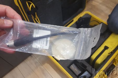 Trimble R8 Sabit ve Gezici + 35w UHF Set — GNSS ölçüm ekipmanı aksesuar detayı