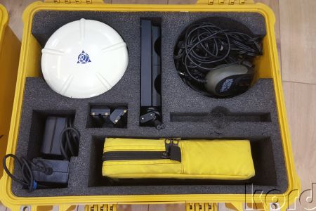 Trimble R8 Sabit ve Gezici + 35w UHF Set — Taşıma çantasında GNSS ölçüm seti ve aksesuarları