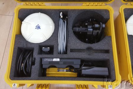 Trimble R8 Sabit ve Gezici + 35w UHF Set — Taşıma çantasında GNSS ölçüm seti ve aksesuarları