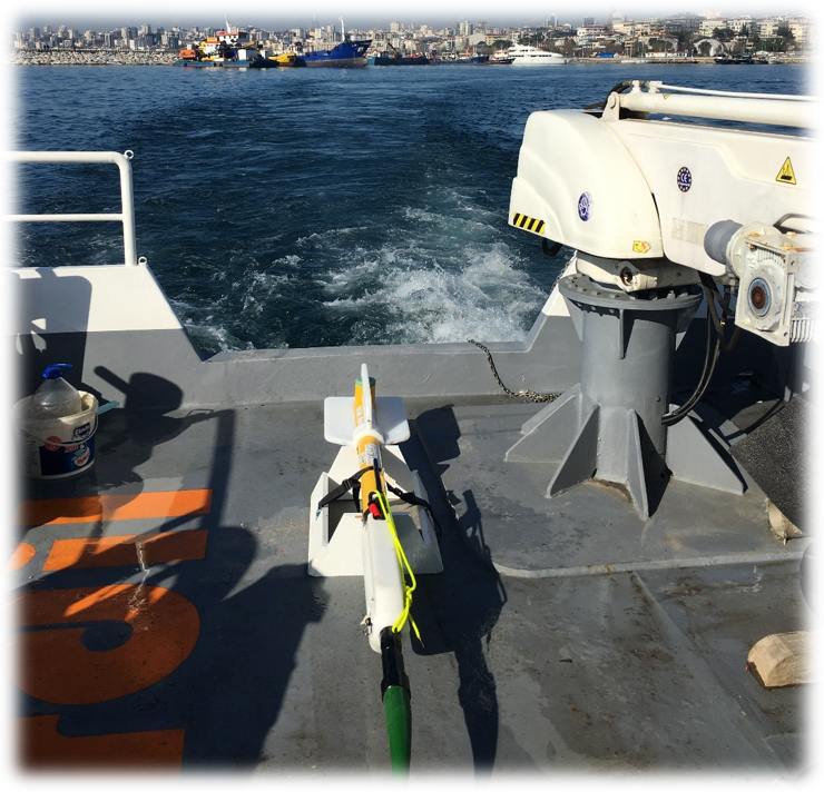 Deniz jeofiziği verilerinin toplanması için S/V Coastal Surveyor araştırma gemisindeki Geometrics manyetometresi.